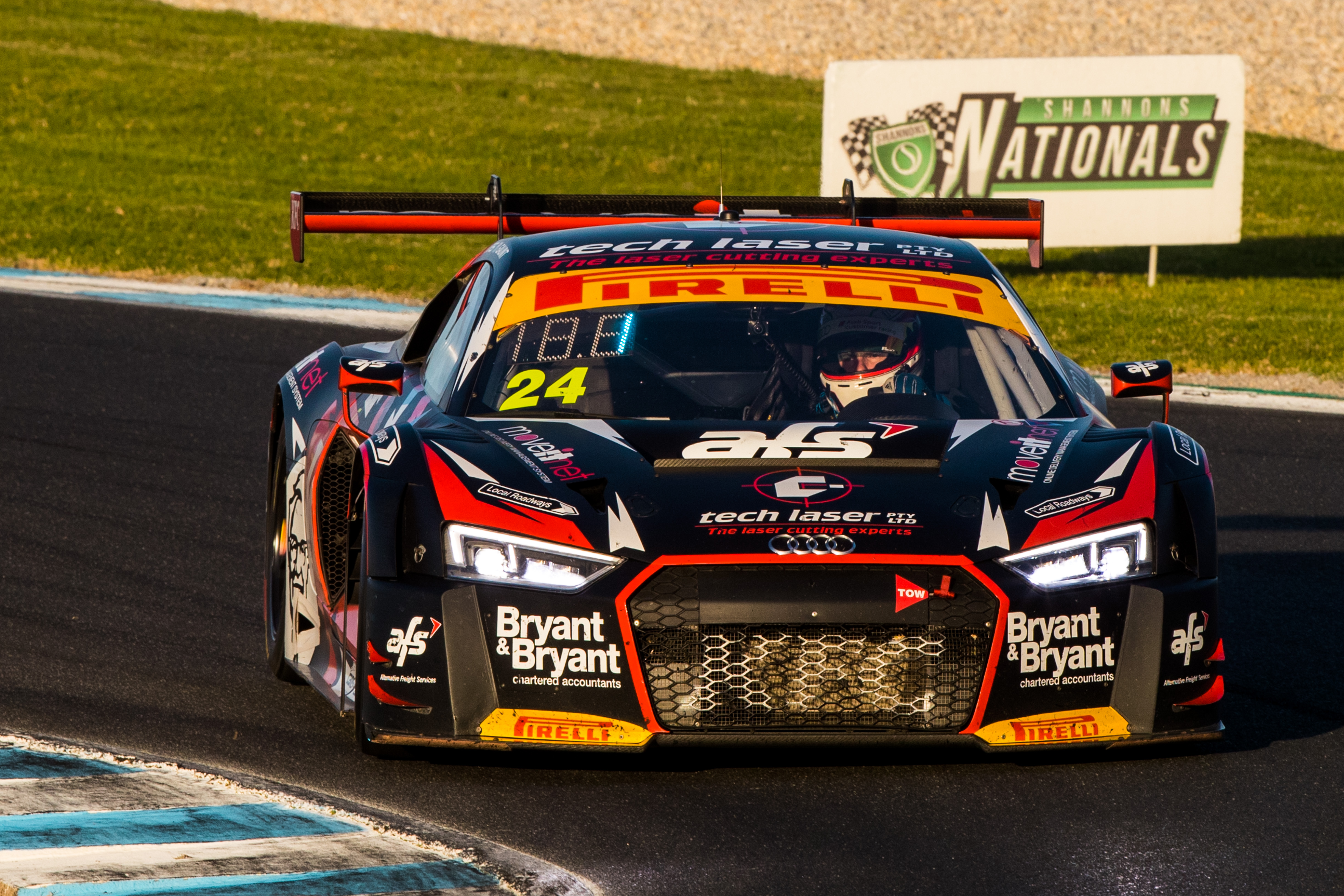 Bates & Gaunt victorious after incredible Phillip Island 101