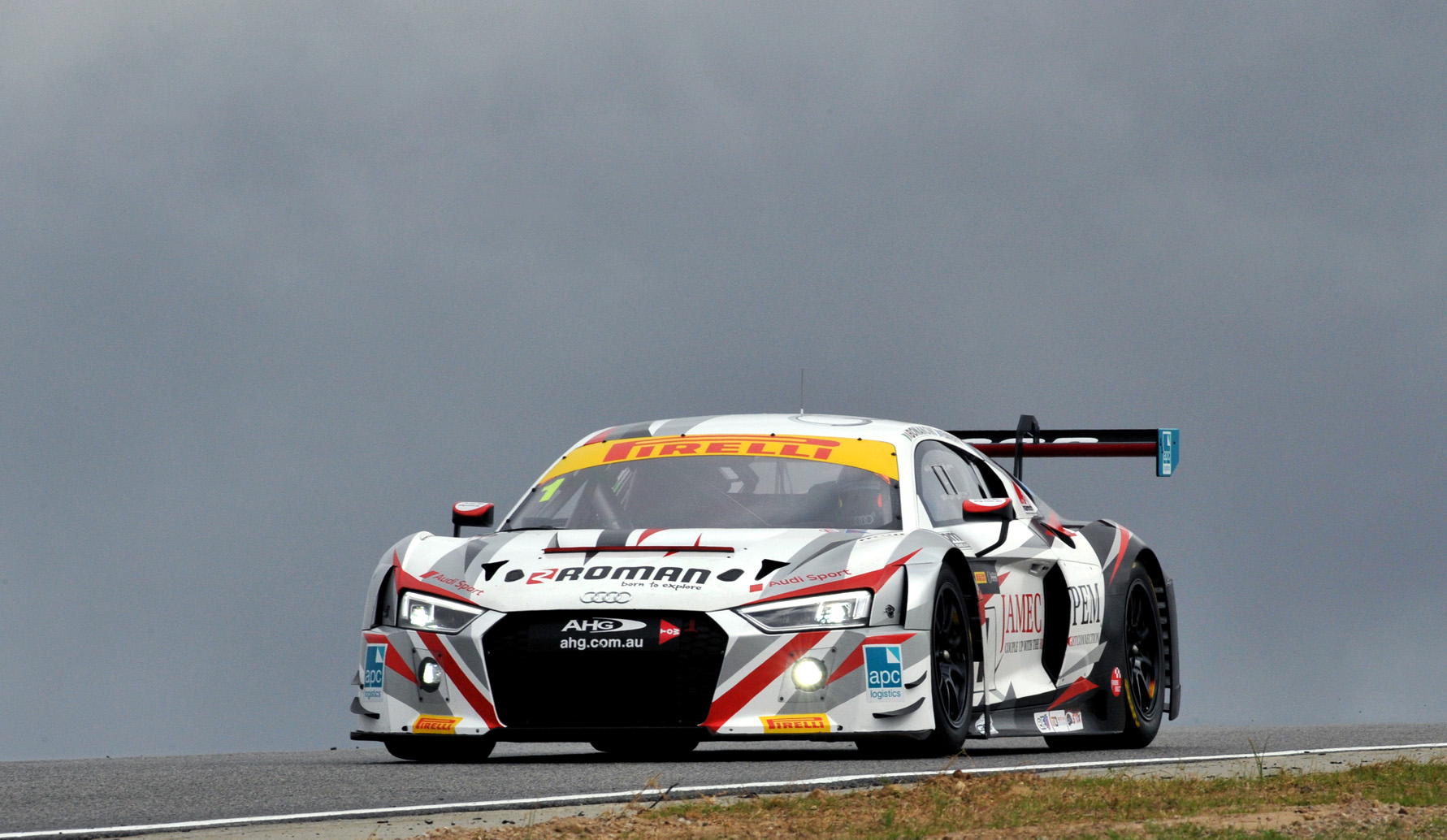 Emery claims record equalling CAMS Australian GT pole